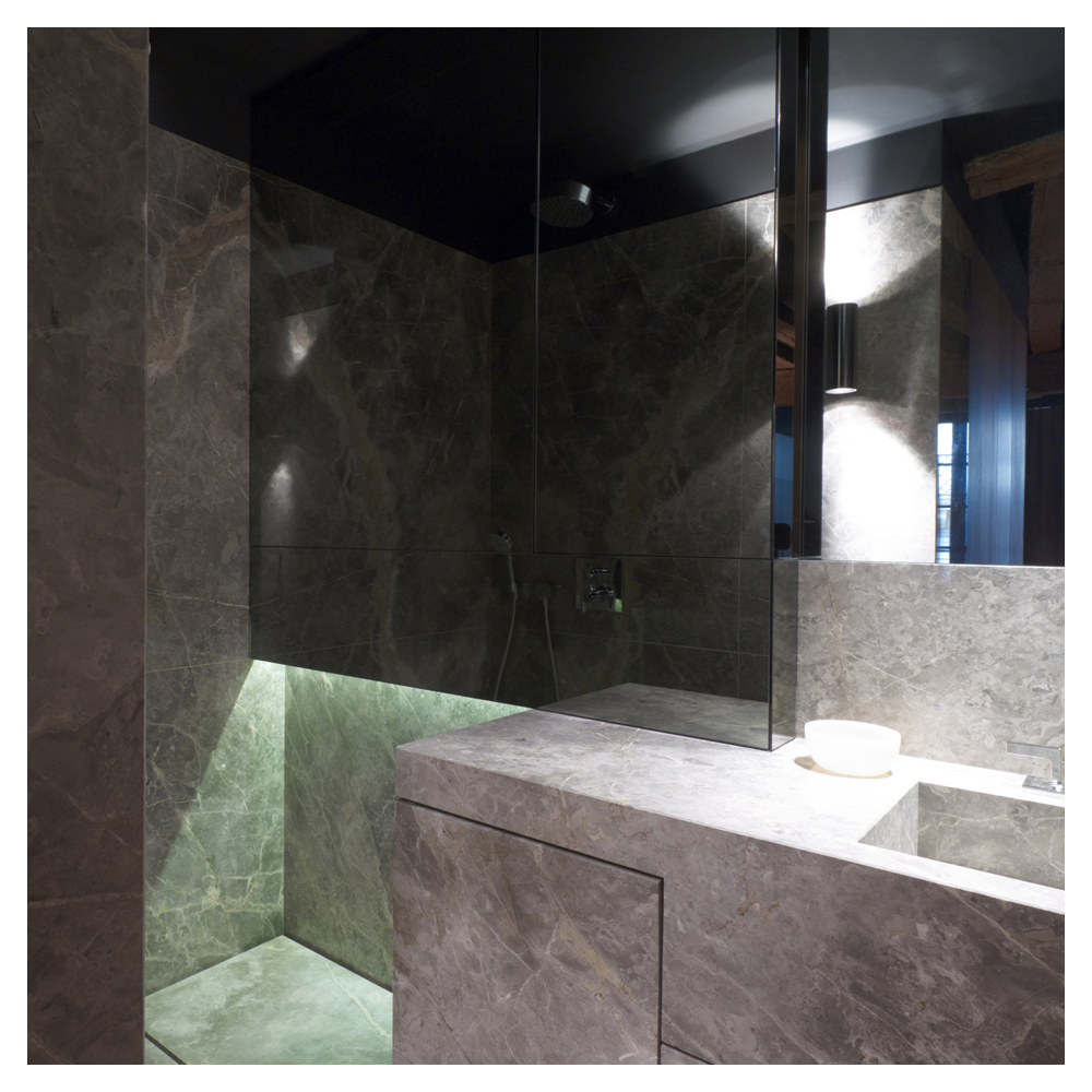 Residential Marbleempredorlightbathroom